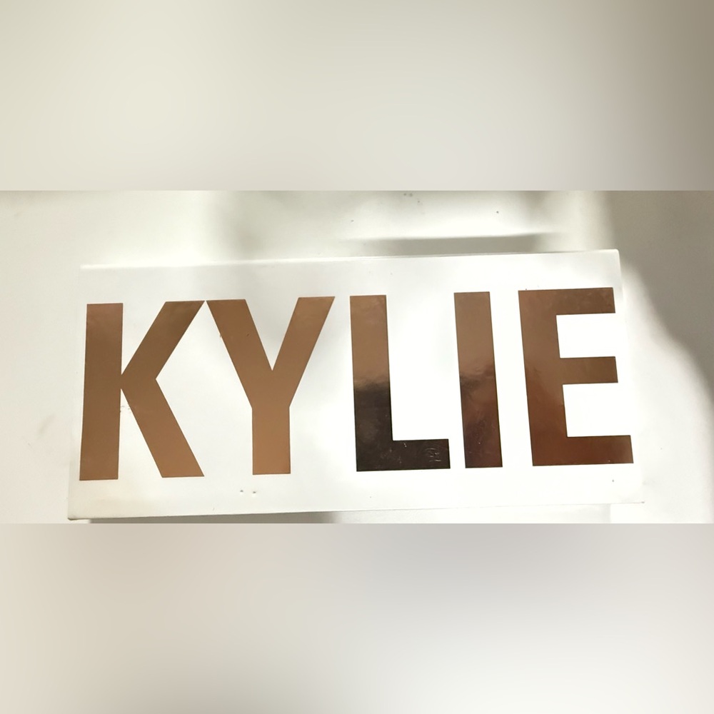 Kylie Cosmetics Eyeshadow Palette - Bronze